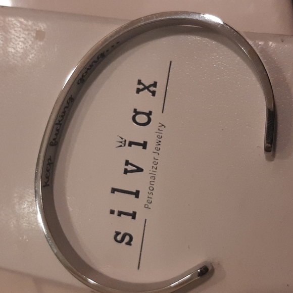 Silviax 'Keep....Going' Siver Inner Engraved Bangle Cuff Bracelet NWOT In Box - Picture 12 of 13